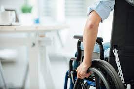 Решено обращение о присвоении заработной платы гражданину, получившему инвалидность в рабочее время - Омбудсман