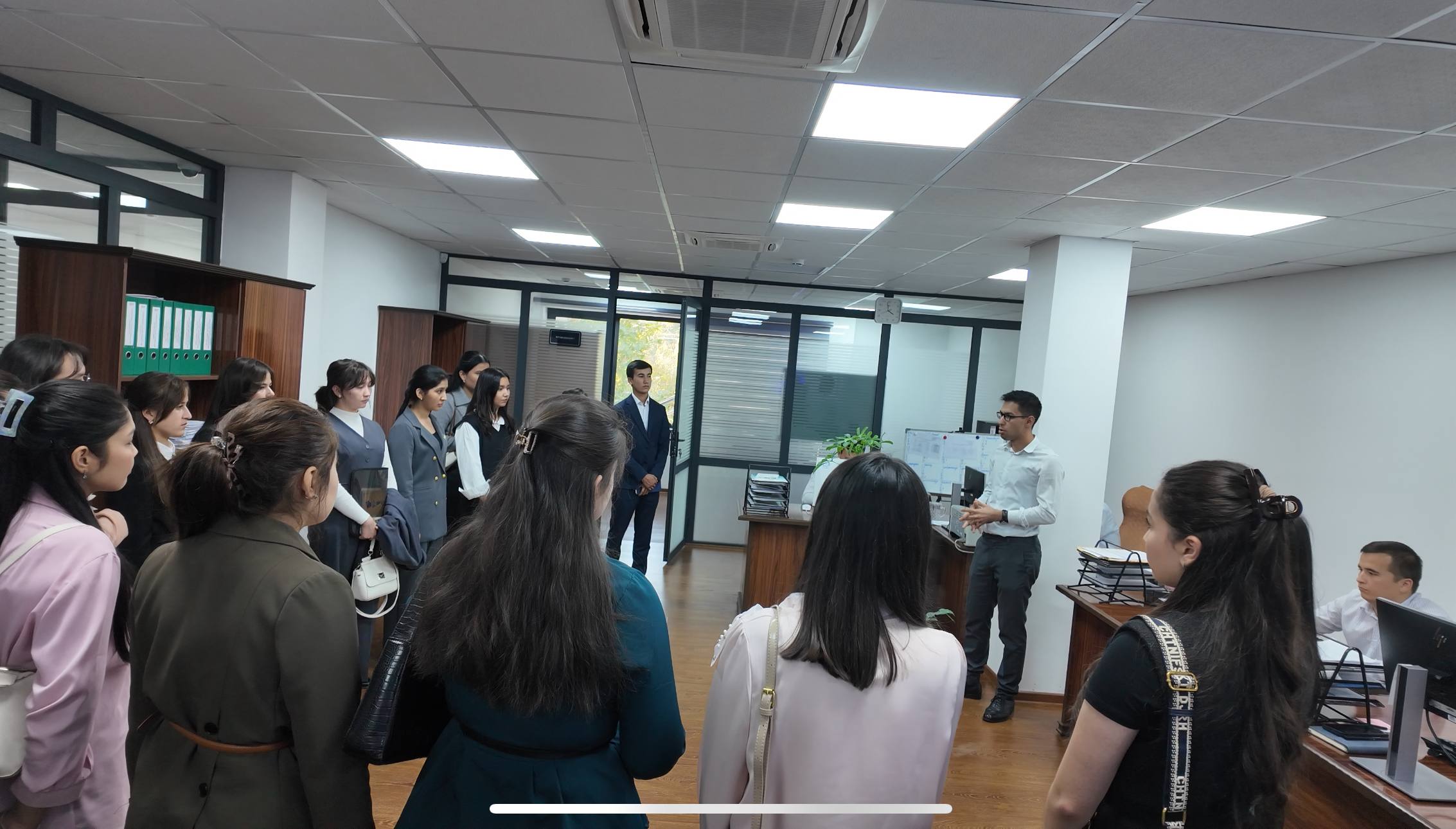 The volunteer students of the Legal Clinic of Tashkent State University of Law became acquainted with the activities of the Ombudsman